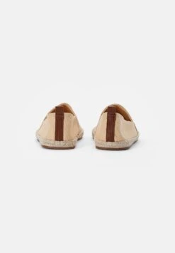 Pier One RENA ESPADRILLE UNISEX - Espadrille - Beige 8 Pier One RENA ESPADRILLE UNISEX - Espadrille - Beige -Pier One 8310eea23d7d45459447954d543b0c0d