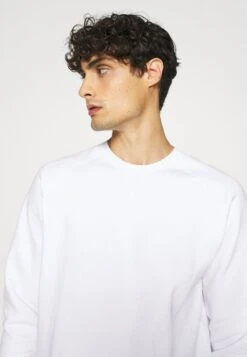 Pier One 2 PACK - Sweatshirt - White/black 11 Pier One 2 PACK - Sweatshirt - White/black -Pier One a5485bef5ad44f4282ce09e954d19f56